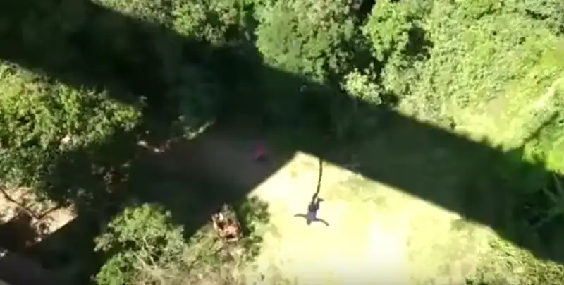 UOMO MORTO - BUNGEE JUMPING