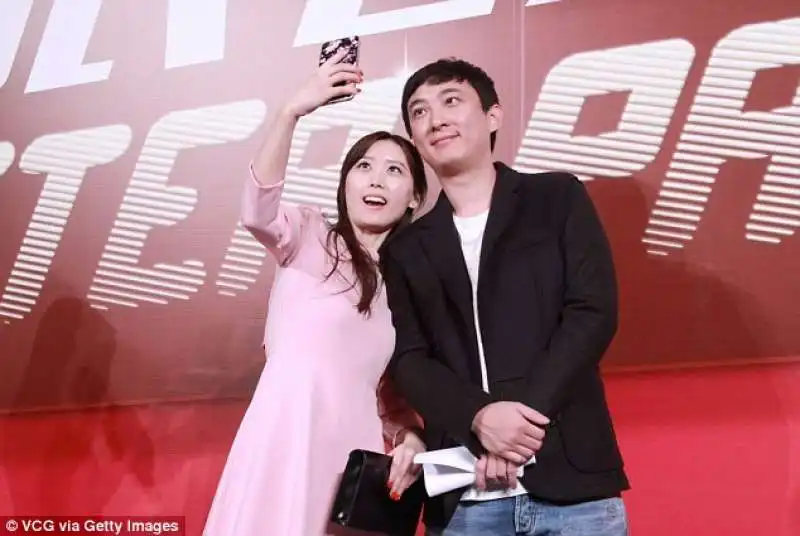 wang sicong con una fan