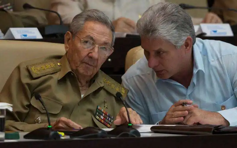 DIAZ CANEL E RAUL CASTRO