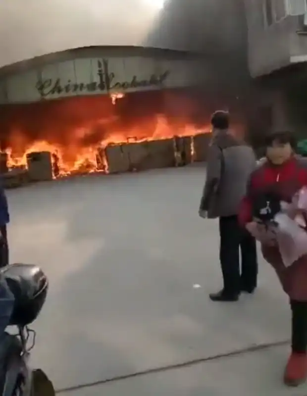 fabbric ain fiamme in cina