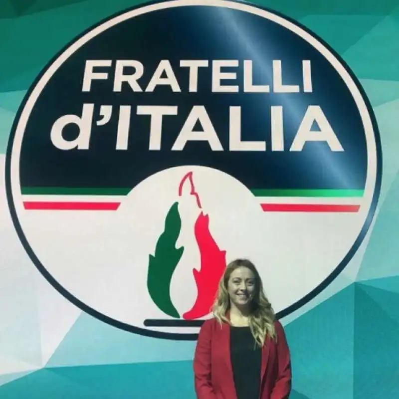 GIORGIA MELONI E IL NUOVO SIMBOLO DI FRATELLI D ITALIA