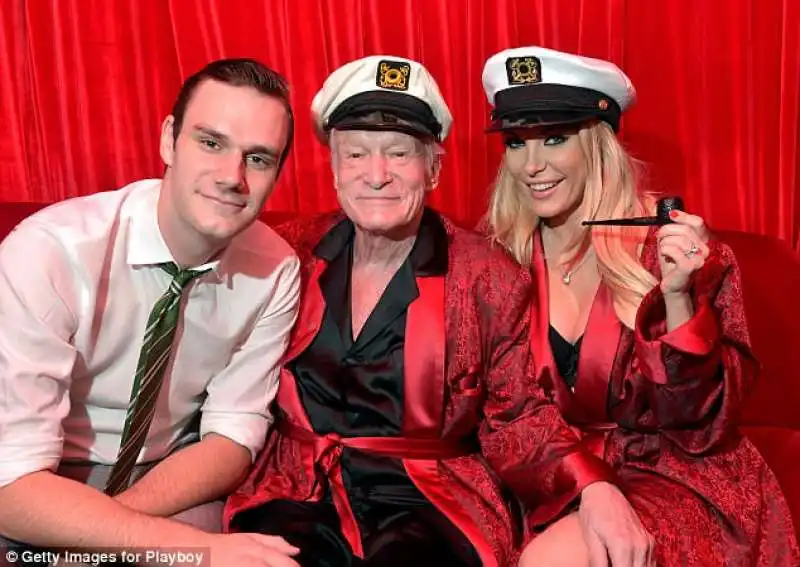 hefner con la moglie crystal e il figlio cooper