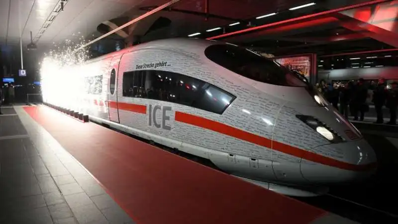 ice treno veloce tedesco berlino monaco