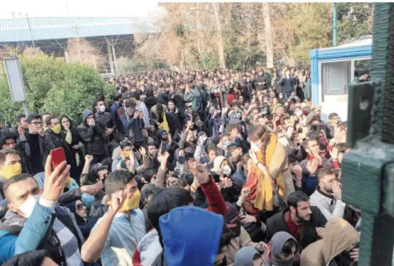 MANIFESTAZIONI IN PIAZZA IN IRAN