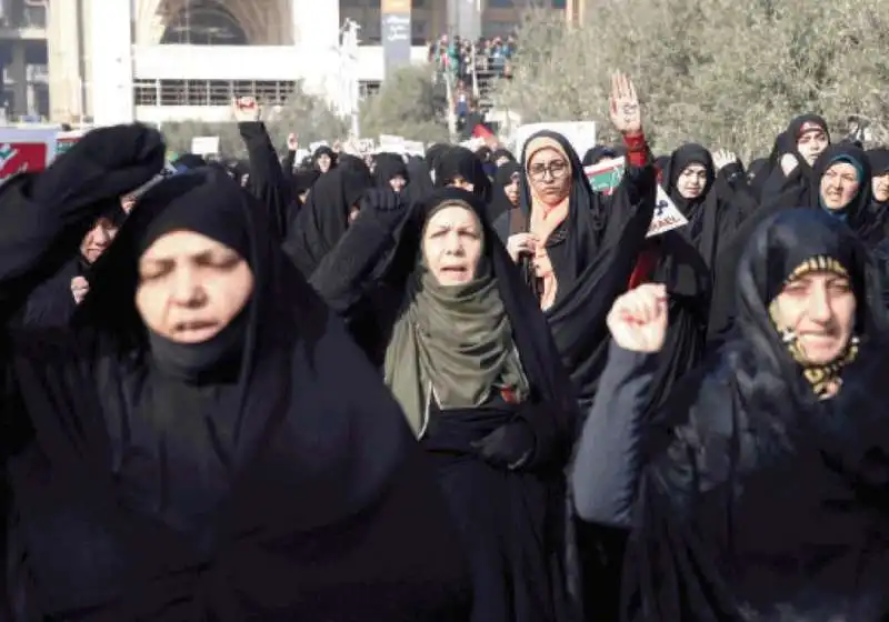 MANIFESTAZIONI IN PIAZZA IN IRAN