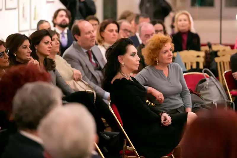 platea con al centro Paola Mainetti e Anna Rosa Mattei