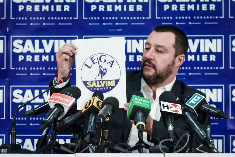 SALVINI PRESENTA IL NUOVO SIMBOLO DELLA LEGA