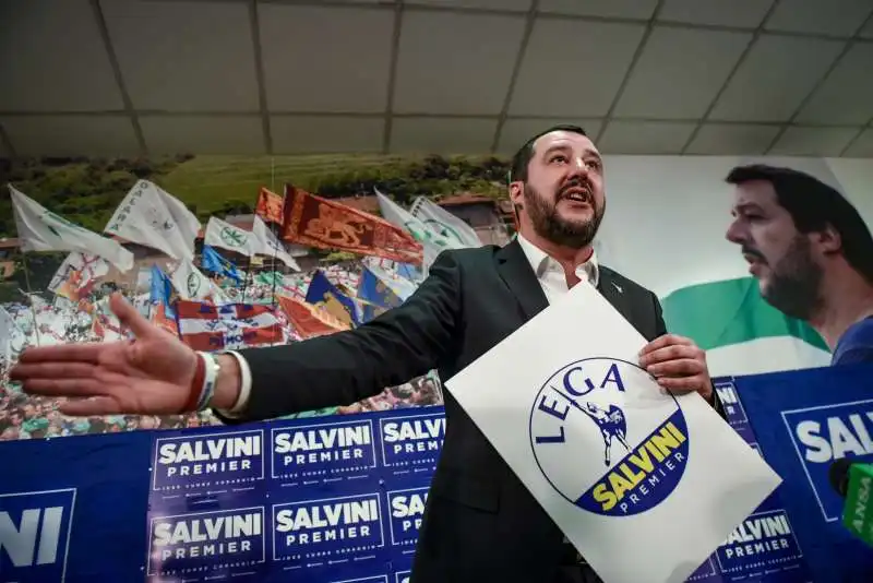 SALVINI PRESENTA IL NUOVO SIMBOLO DELLA LEGA