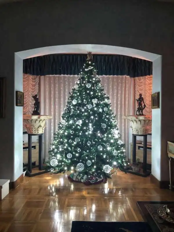 albero di natale nella sede museale della fondazione sorgente