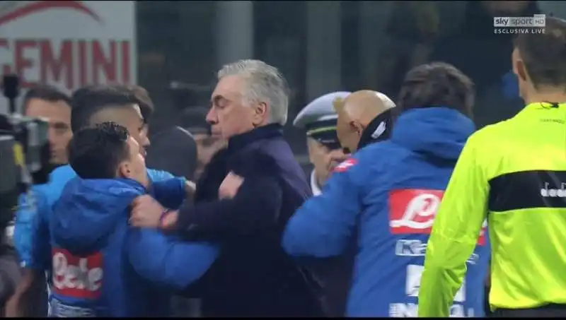 ancelotti ferma i calciatori del napoli