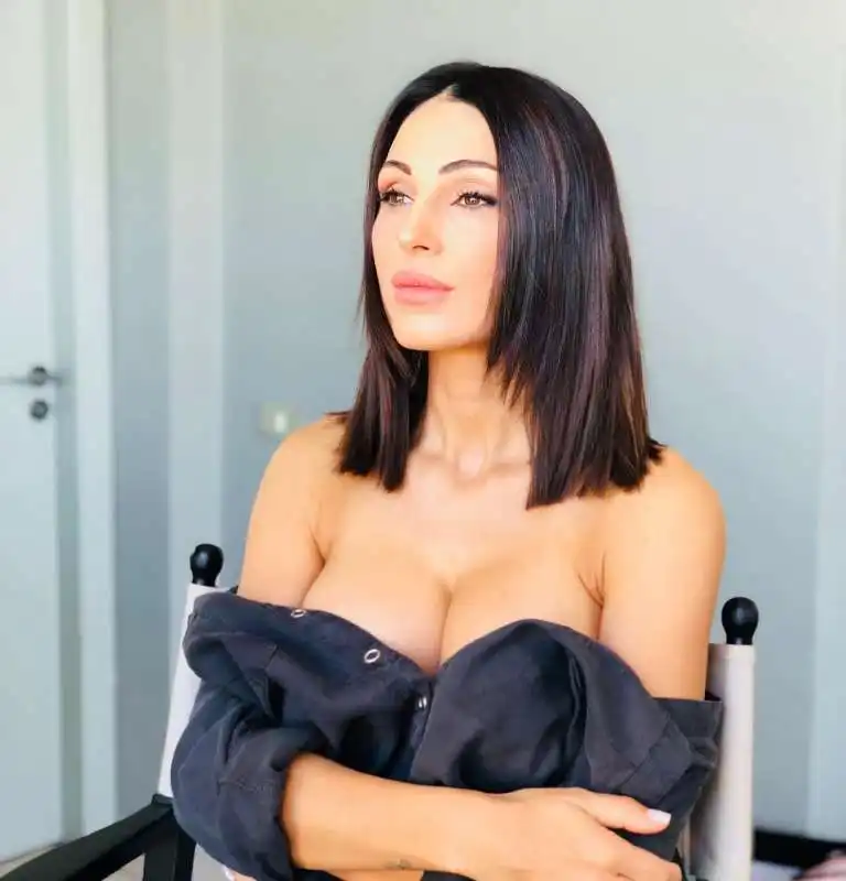 anna tatangelo 23