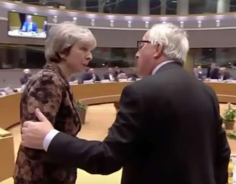 BATTIBECCO TRA THERESA MAY E JUNCKER