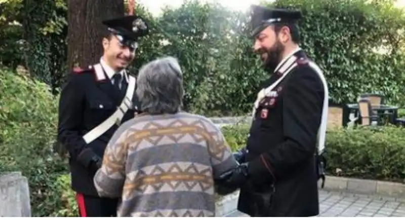 carabinieri anziana