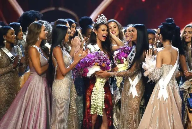 catriona gray e' miss universo 2018 7