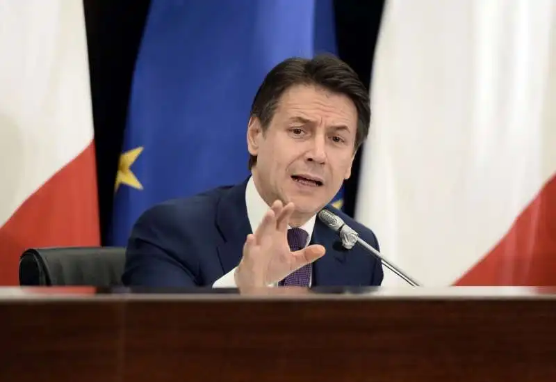 conferenza stampa di fine anno di giuseppe conte 2