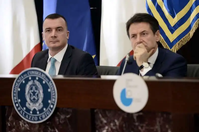 conferenza stampa di fine anno di giuseppe conte 4