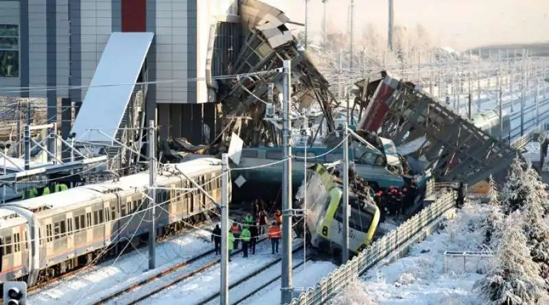 disastro ferroviario in turchia 2