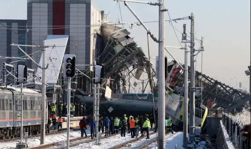 disastro ferroviario in turchia 4