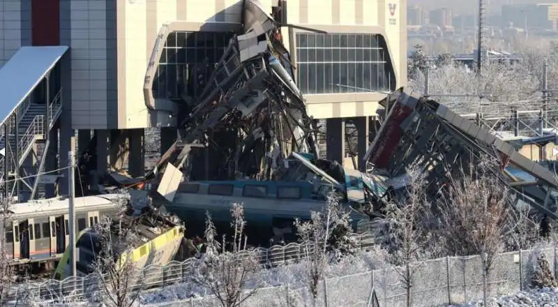 disastro ferroviario in turchia 7