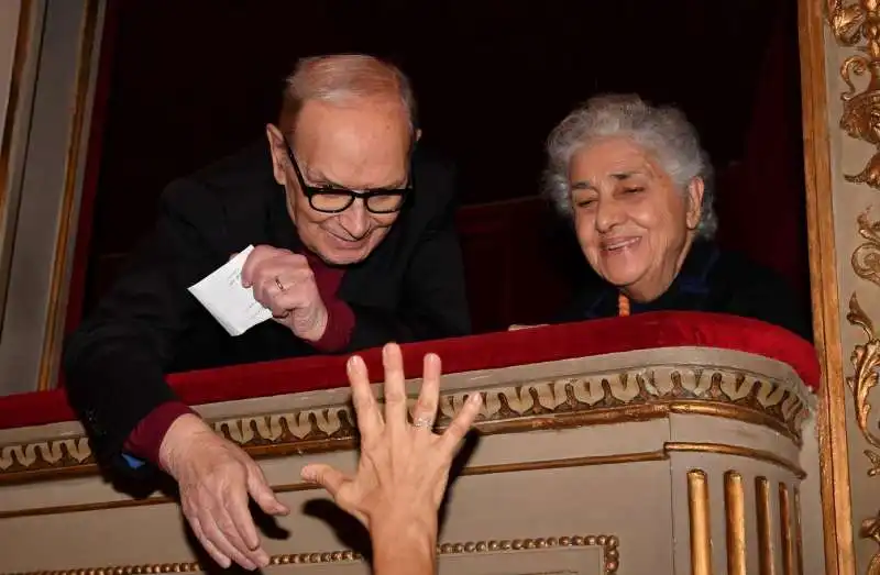 ennio morricone con la moglie maria travia (2)