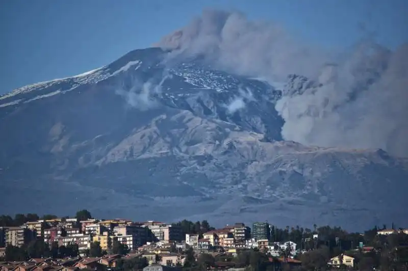 eruzione e sciame sismico sull'etna 6