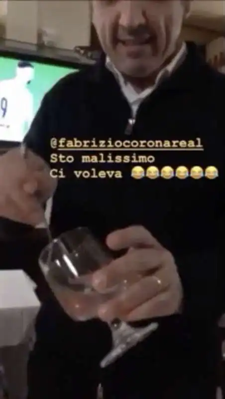 fabrizio corona perde un dente al ristorante e lo ritrova nella spazzatura 3