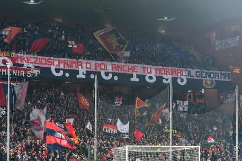 GENOA - STRISCIONI CONTRO PREZIOSI