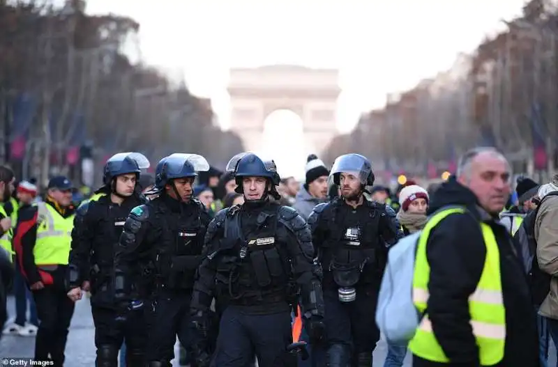 gilet gialli champs elysees