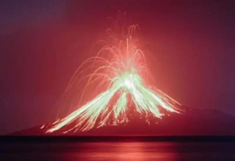 KRAKATOA INDONESIA TSUNAMI