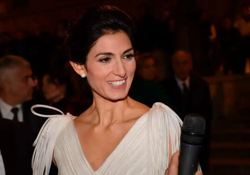 la sindaca virginia raggi intervistata (2)