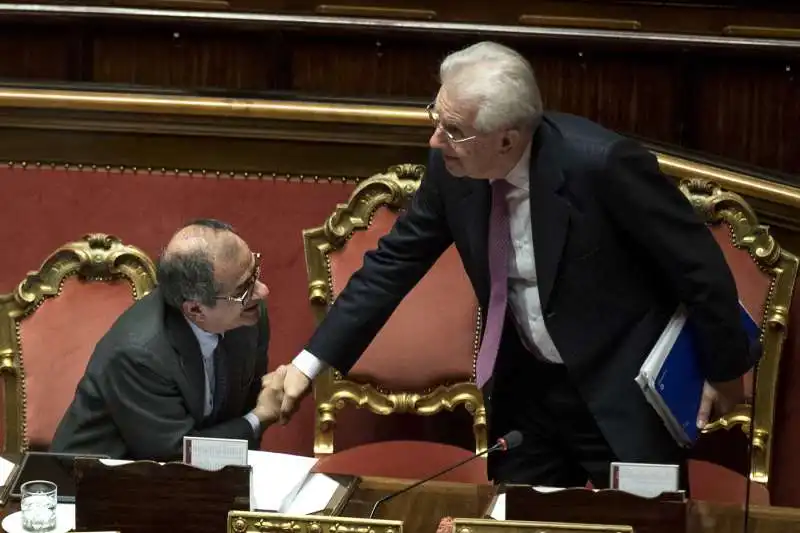 mario monti saluta giovanni tria