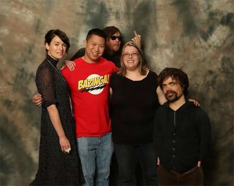 norman reedus fa photobombing