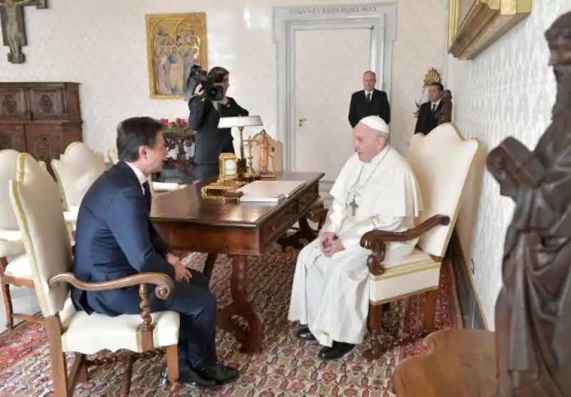 PAPA BERGOGLIO E GIUSEPPE CONTE