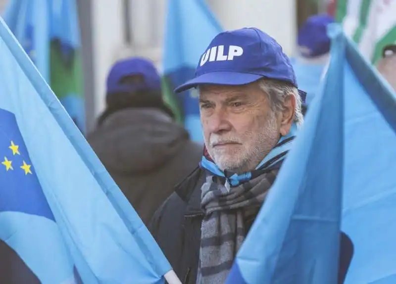 pensionati in piazza contro la manovra 12