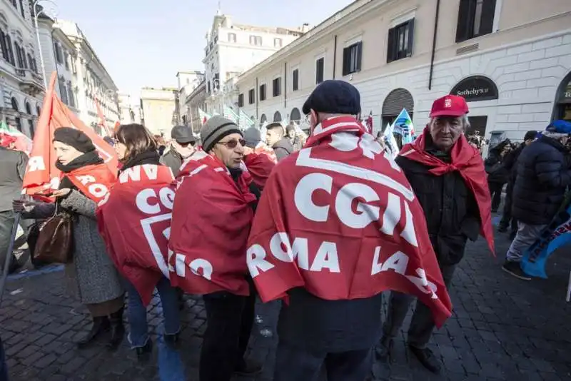 pensionati in piazza contro la manovra 17