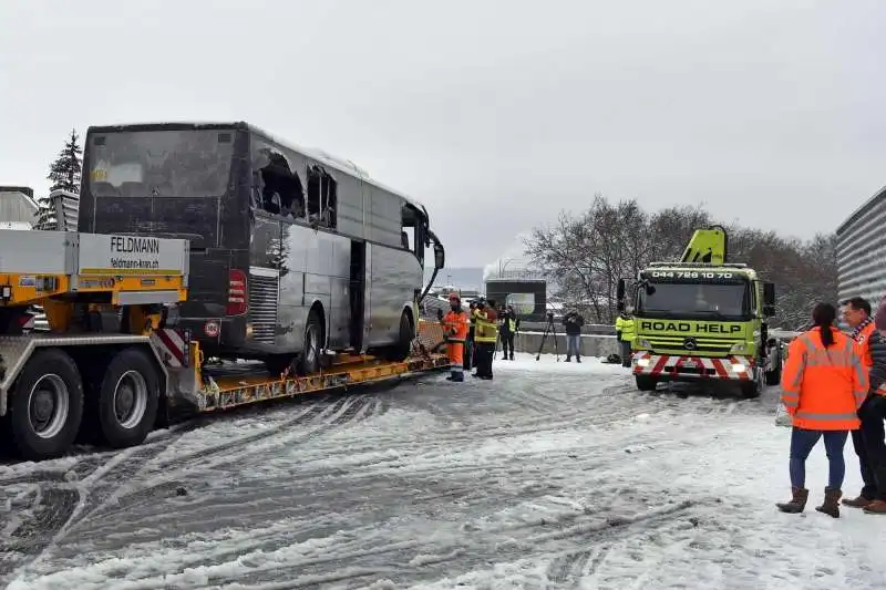 pullman da Genova si schianta vicino a Zurigo 5