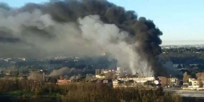 rogo tmb salario rifiuti in fiamme  1