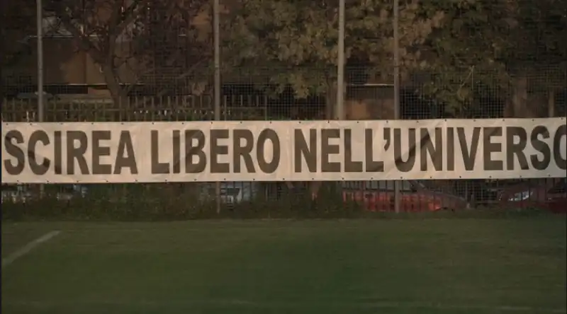 scirea striscione