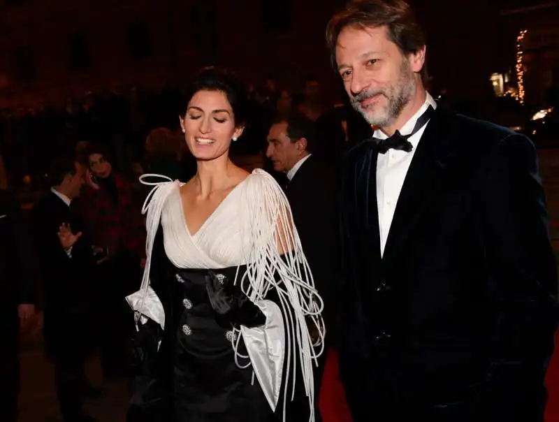 virginia raggi e luca bergamo alla prima del rigoletto (1)