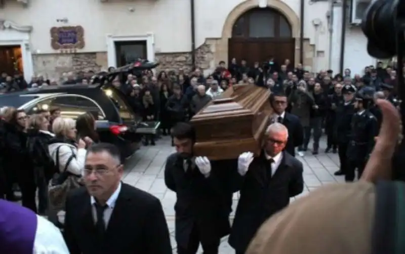 al bano, i funerali mamma jolanda  12