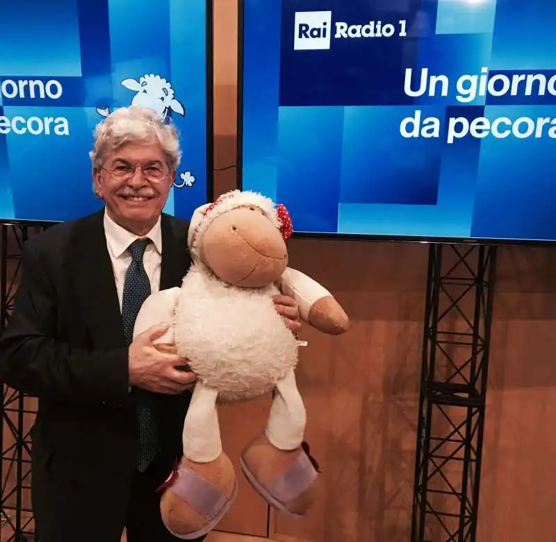 ANTONIO RAZZI A UN GIORNO DA PECORA