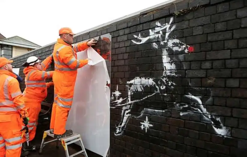 banksy imbrattato a birmingham 11