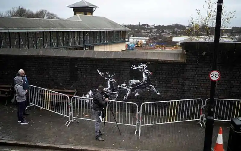 banksy imbrattato a birmingham 5