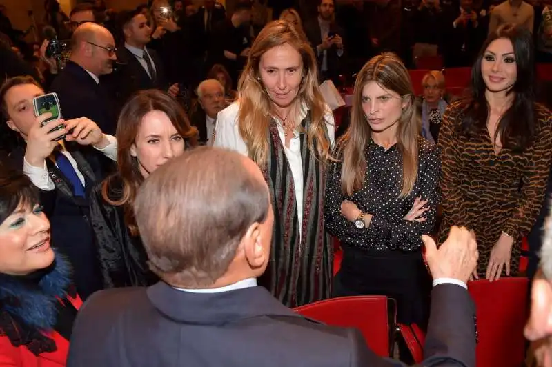 berlusconi saluta le parlamentari di forza italia  foto di bacco (2)