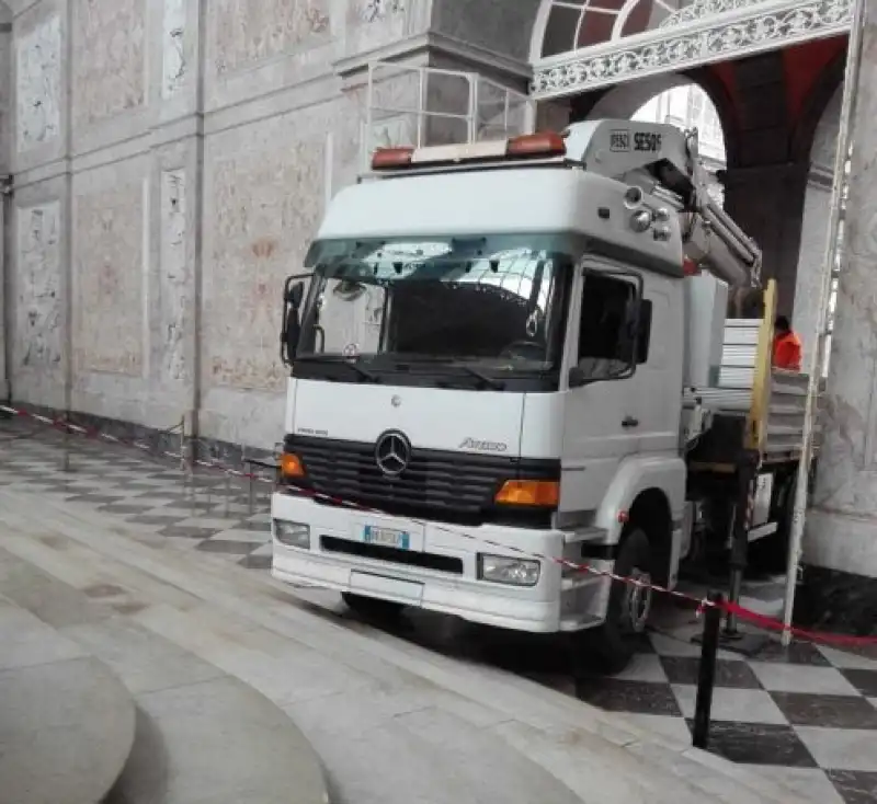 camion palazzo reale