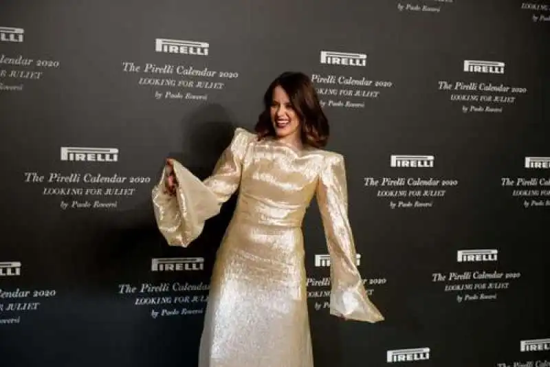 claire foy   presentazione calendario pirelli 2020 a verona