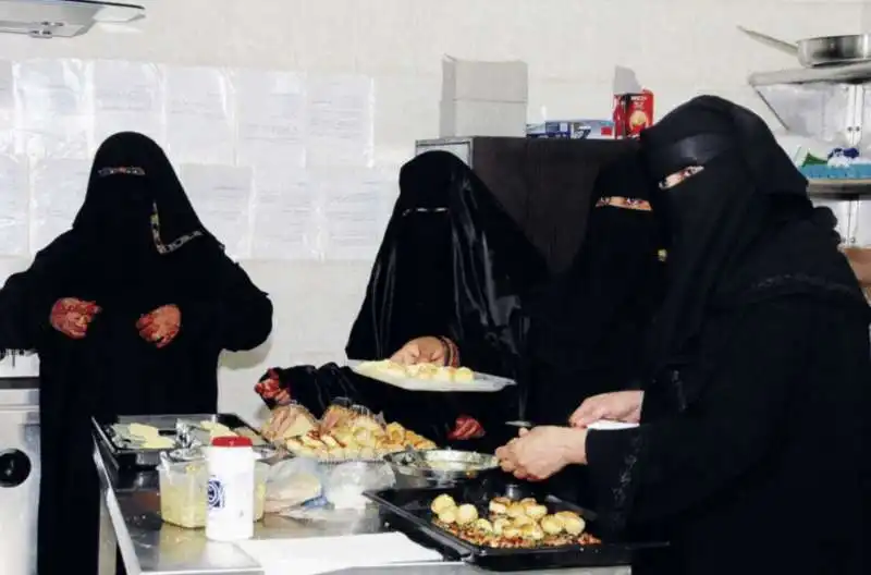 donne in cucina in arabia saudita