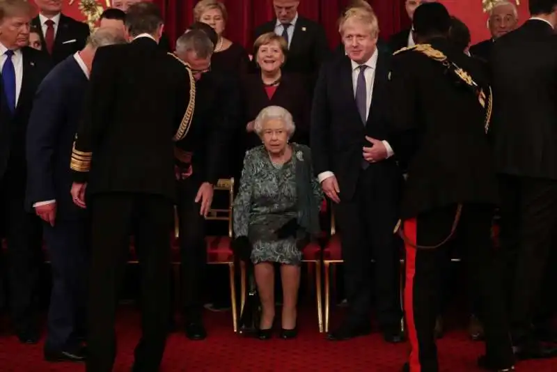 foto di gruppo a buckingham palace copia