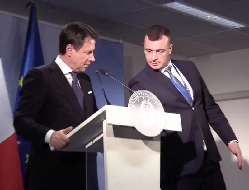 GIUSEPPE CONTE E ROCCO CASALINO IN CONFERENZA STAMPA