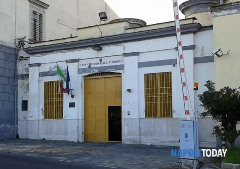 il carcere femminile di pozzuoli